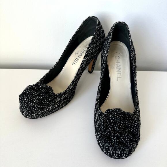 CHANEL Classic Tweed CC Camellia Flower Heel Pumps Black White IT 38.5 - Picture 5 of 10
